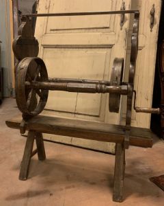 DARS691 - Antiker Holz-Spinnrad, 19. Jh., Maße L 86 x H 95 x T 50 cm
